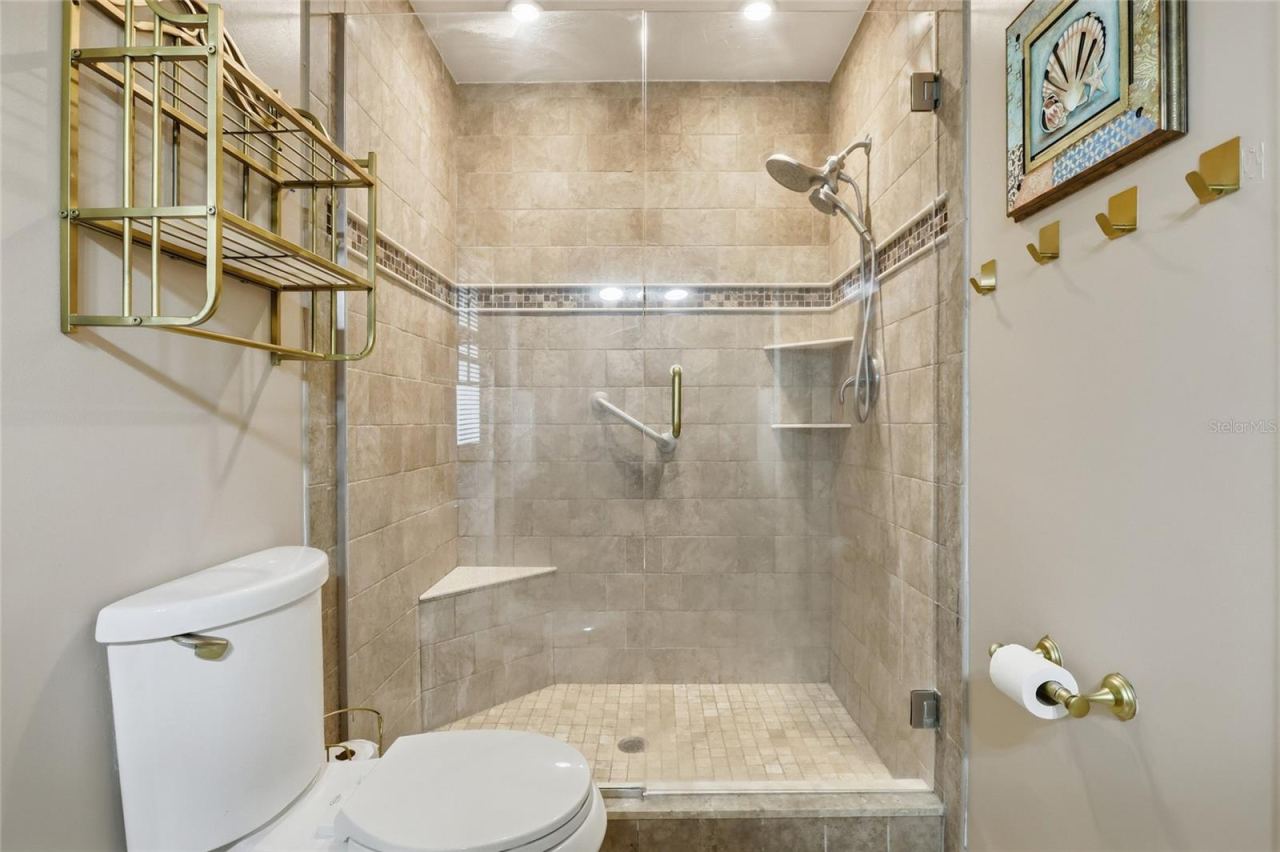 Photo 16 of 20: Primary bathroom