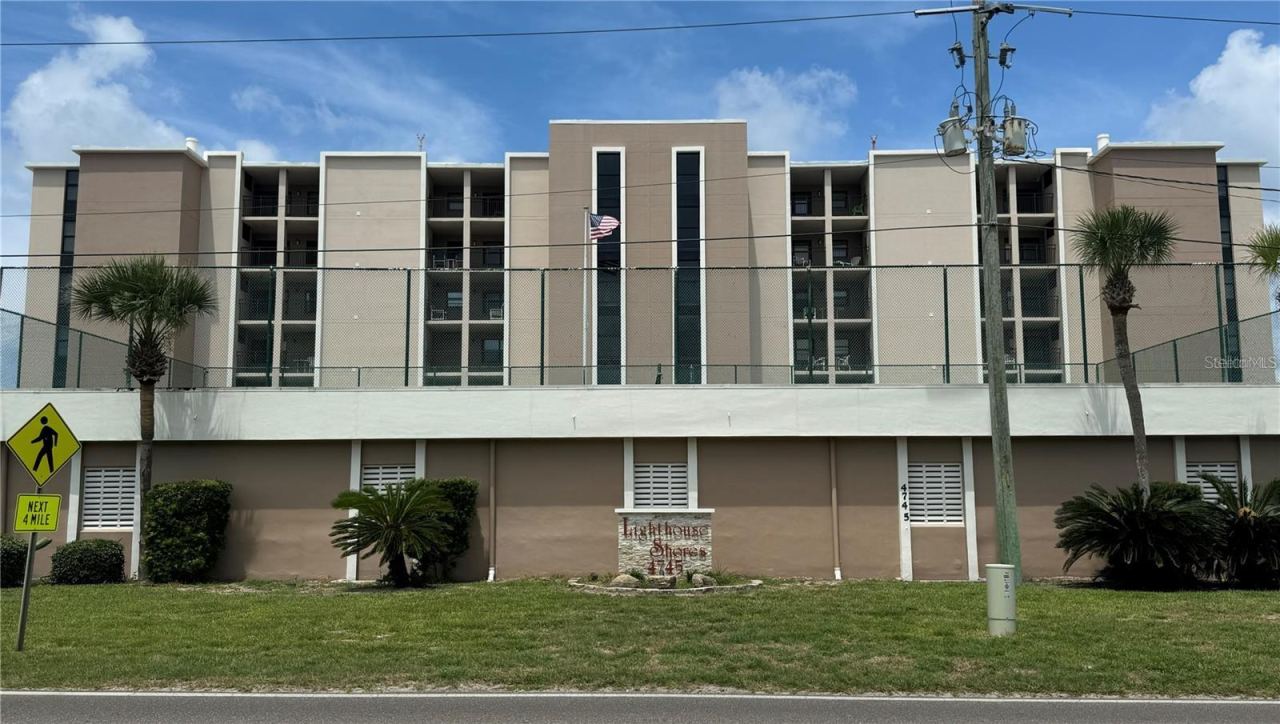 Photo 1 of 20: Front of Building