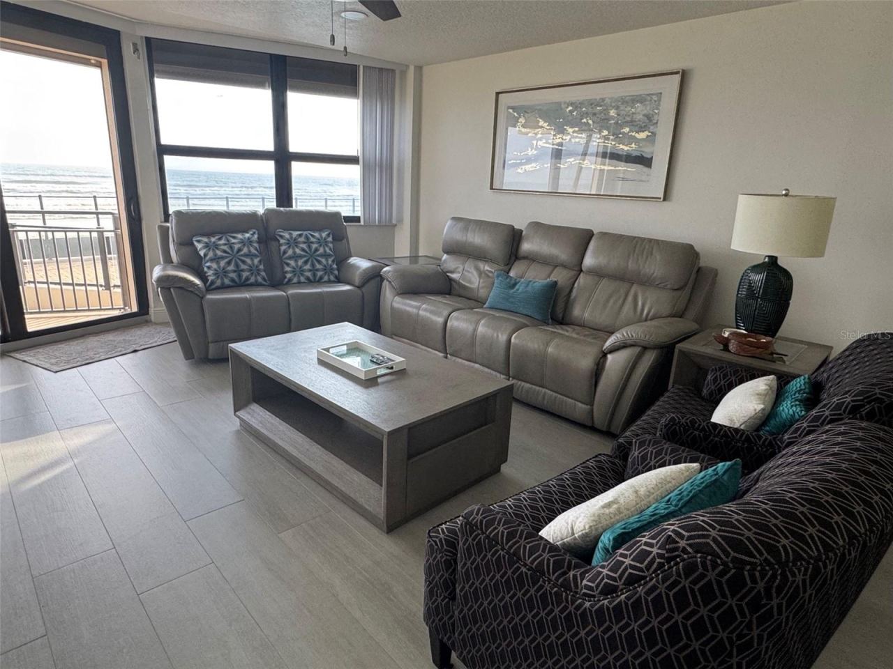 Photo 16 of 20: Living Room