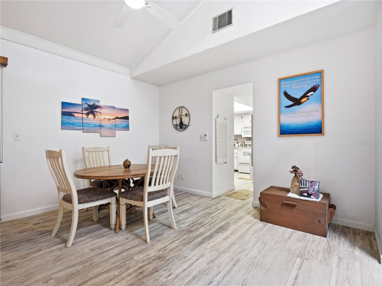 Photo 18 of 20: Dining Room