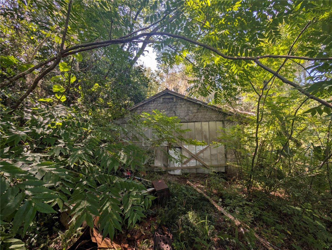 Photo 10 of 16: Detached garage