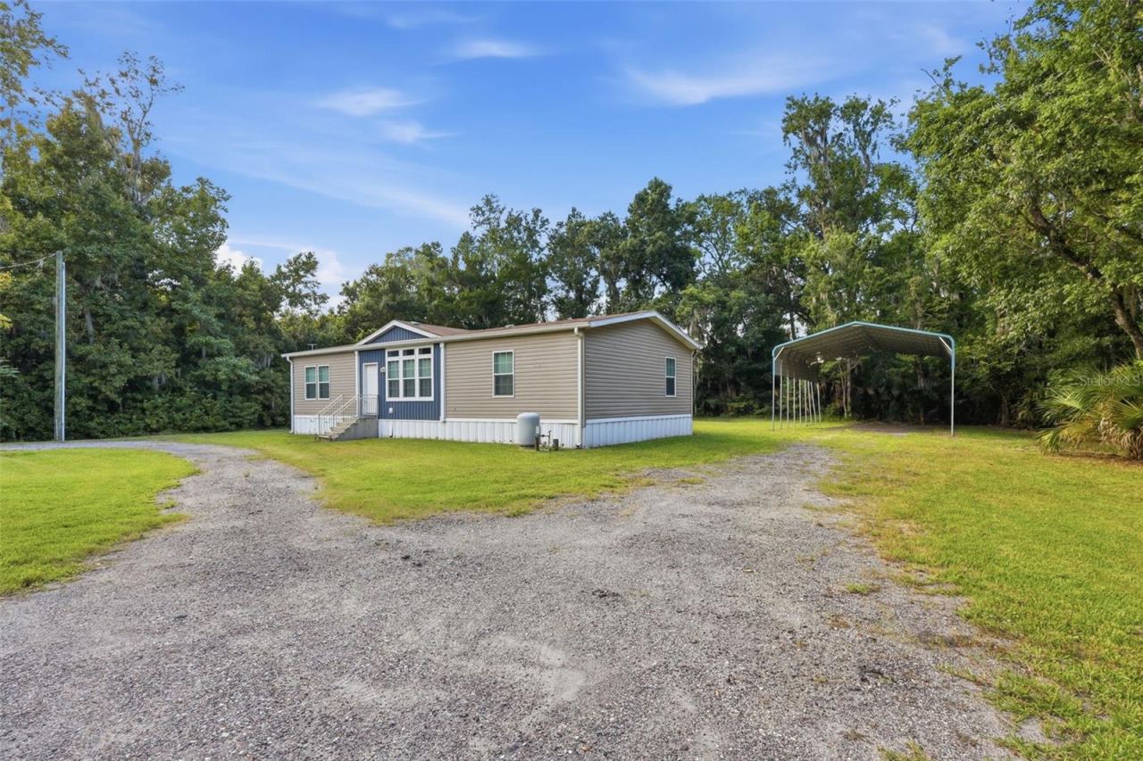 Photo 9 of 20: Covered RV/Boat/Etc storage to the right of home.