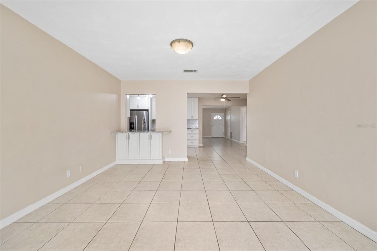 Photo 19 of 20: Family Room looking into kitchen