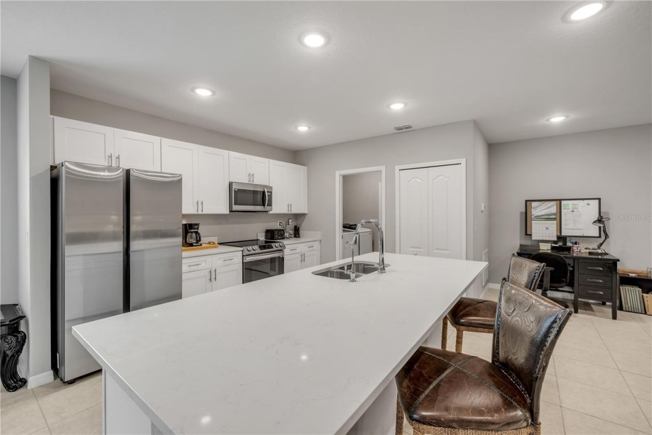 Photo 10 of 20: Eat-In Kitchen