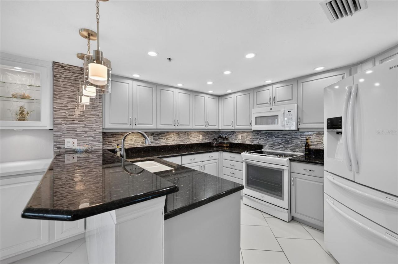 Photo 4 of 20: Grey cabinets