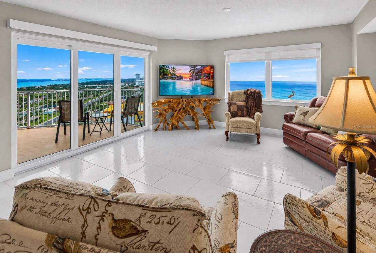 Photo 9 of 20: Open floor plan