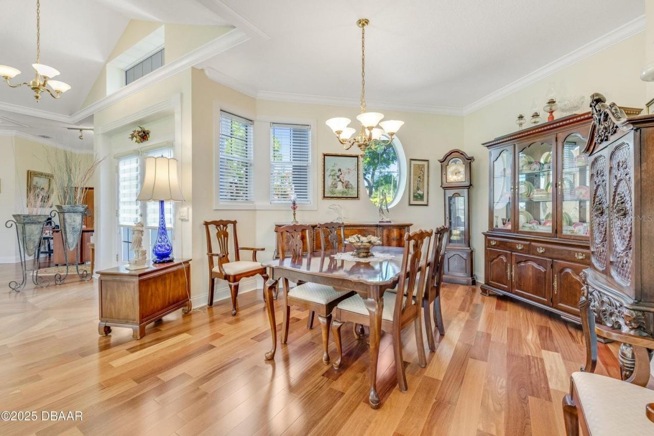 Photo 17 of 20: Oval Window in Warm Elegant Dining Room 12' x 17'