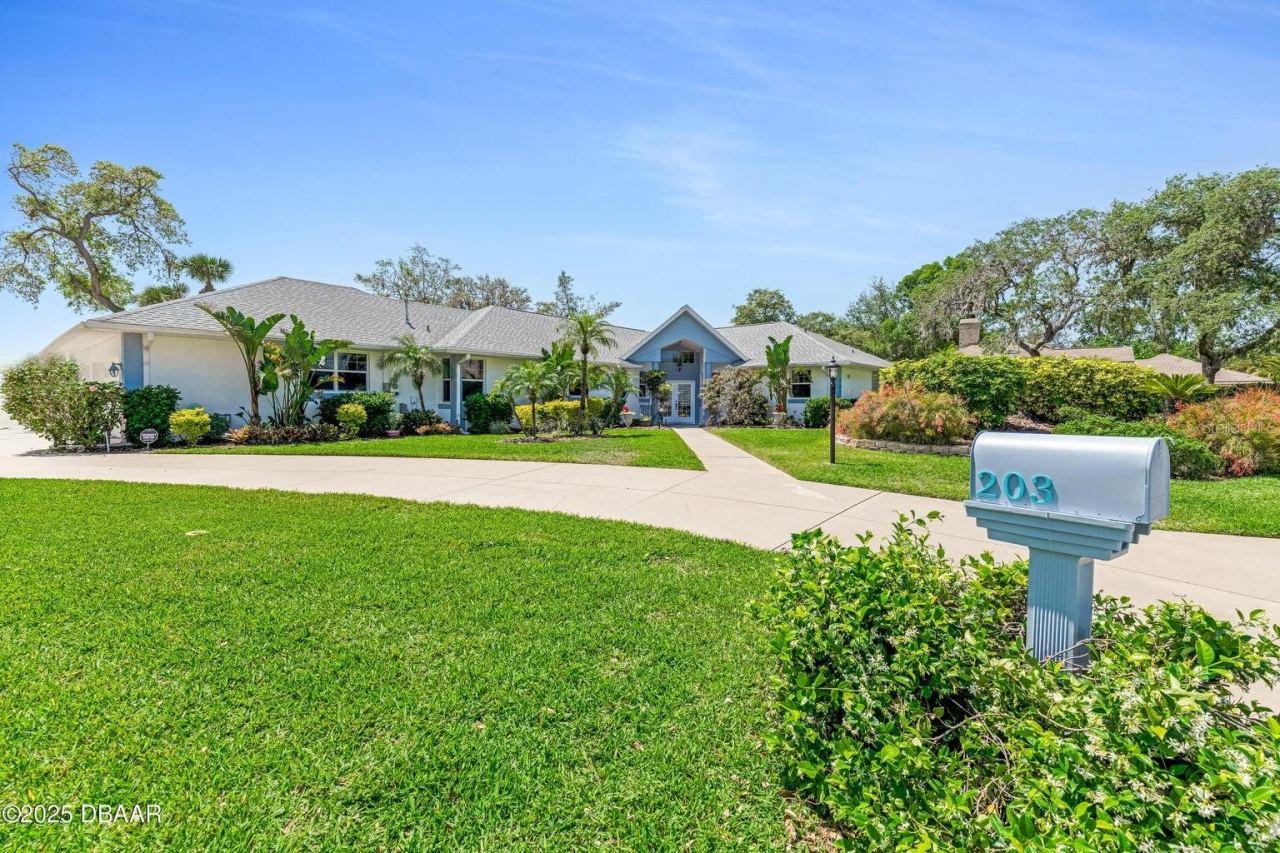 Photo 9 of 20: 203 Prestwick Drive, "The Island" of SMCC