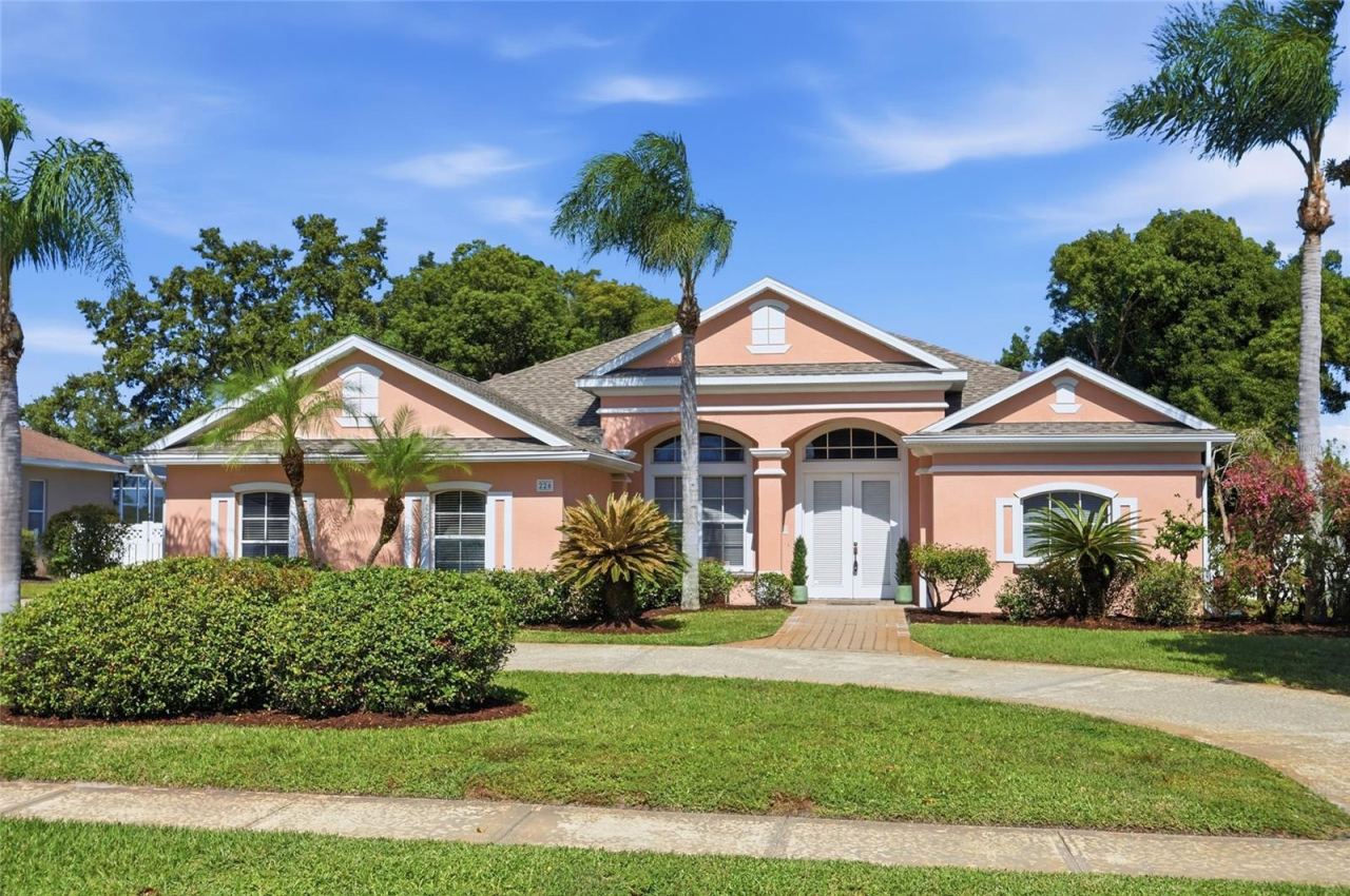 Photo 1 of 20: 226 Alexandra Woods Drive in Glen Abbey, DeBary: a single-story, four-bedroom, three-bathpool home on nearly half an acre.