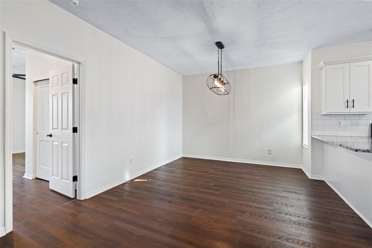 Photo 17 of 20: Dining Room