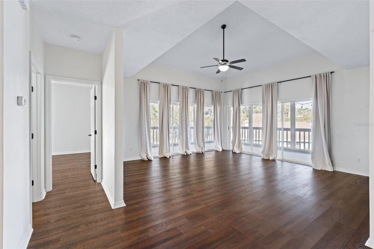 Photo 8 of 20: Family Living Room