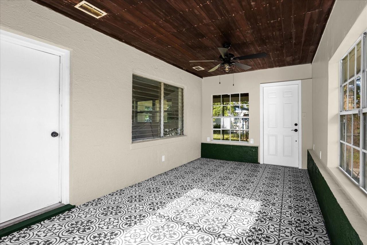 Photo 2 of 20: Enclosed A/Cd porch
