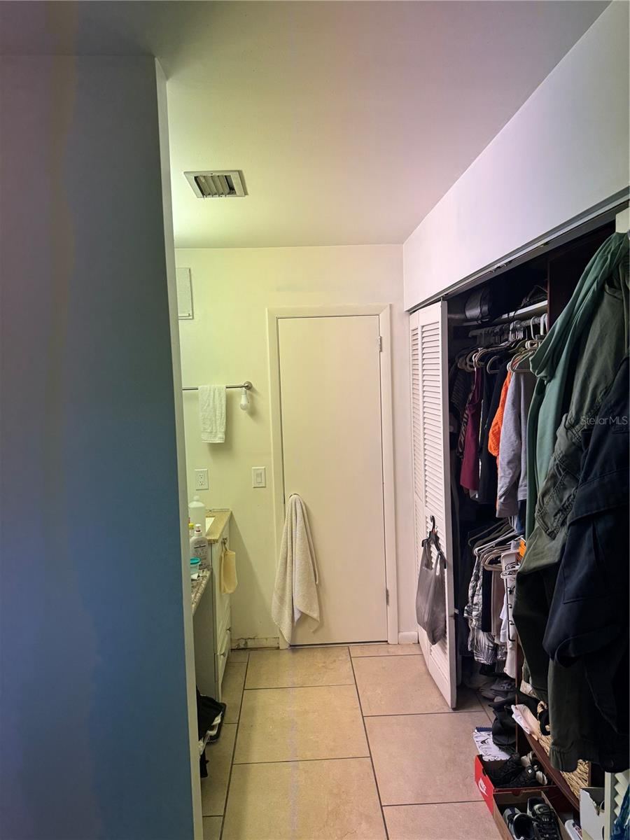 Photo 18 of 20: Bathroom and Closet