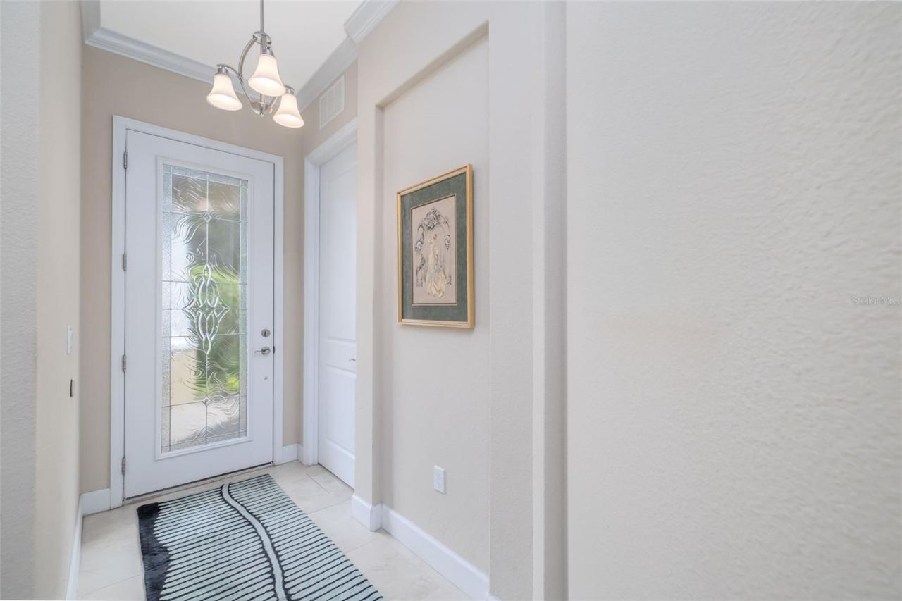 Photo 10 of 20: Foyer