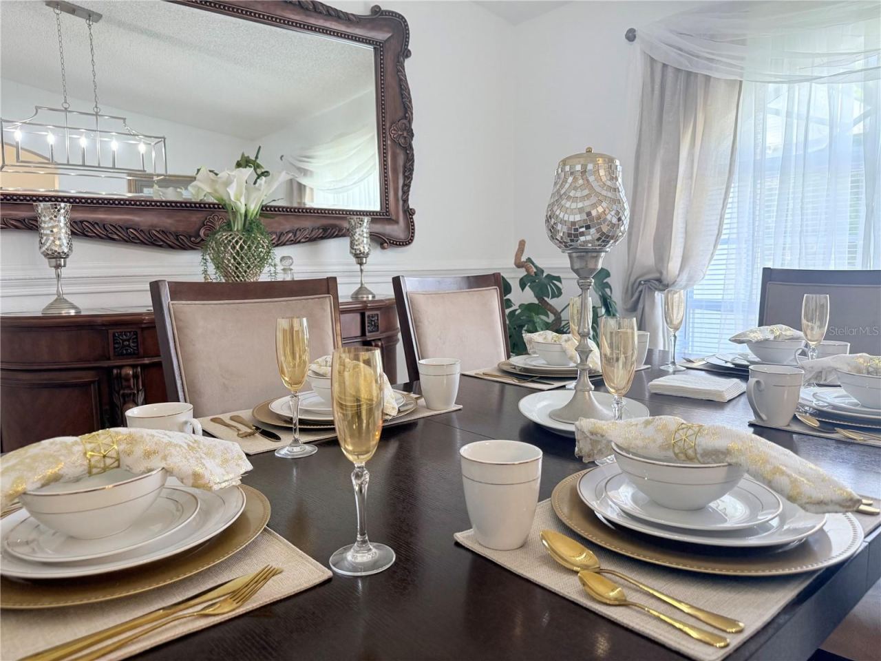 Photo 5 of 20: Formal Dining Room