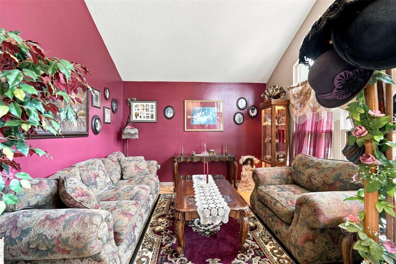 Photo 10 of 20: Great cozy area with vaulted ceiling