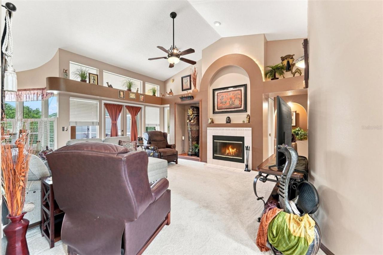 Photo 11 of 20: Living area with vaulted ceiling and so many windows!! This area has so much character!