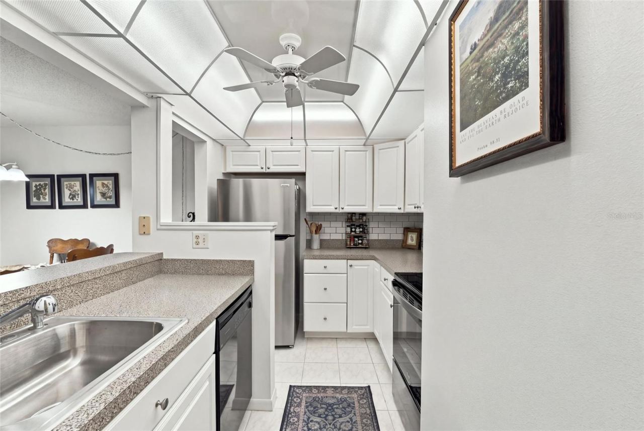 Photo 4 of 20: Kitchen