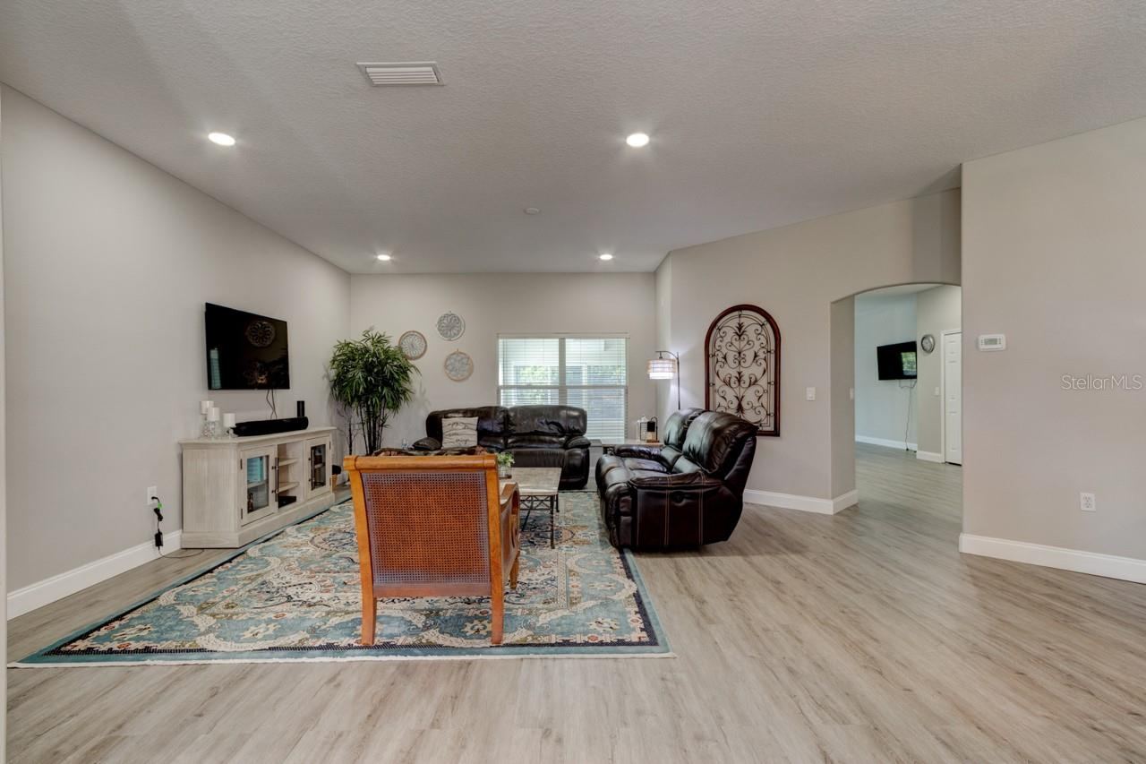 Photo 9 of 20: Living Room