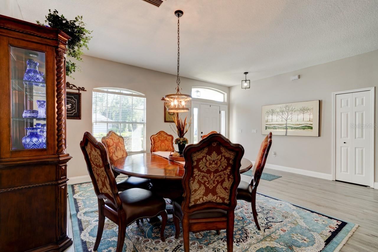 Photo 7 of 20: Dining Room