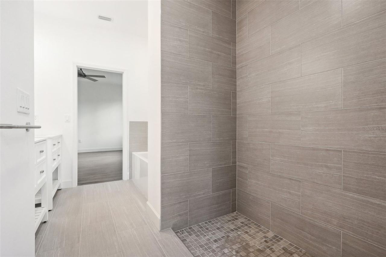 Photo 14 of 20: previous model primary tub shower combo