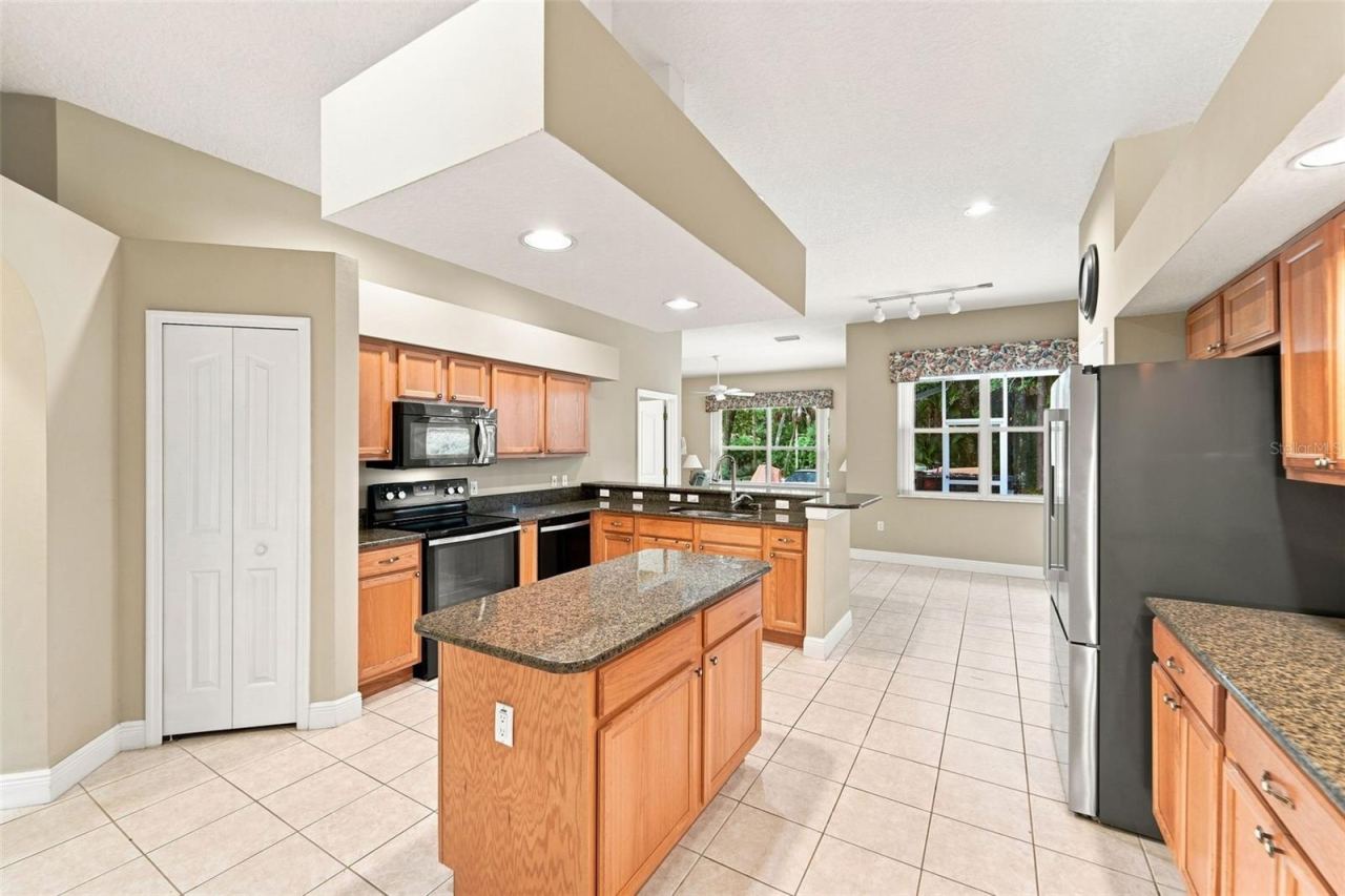 Photo 15 of 20: KITCHEN