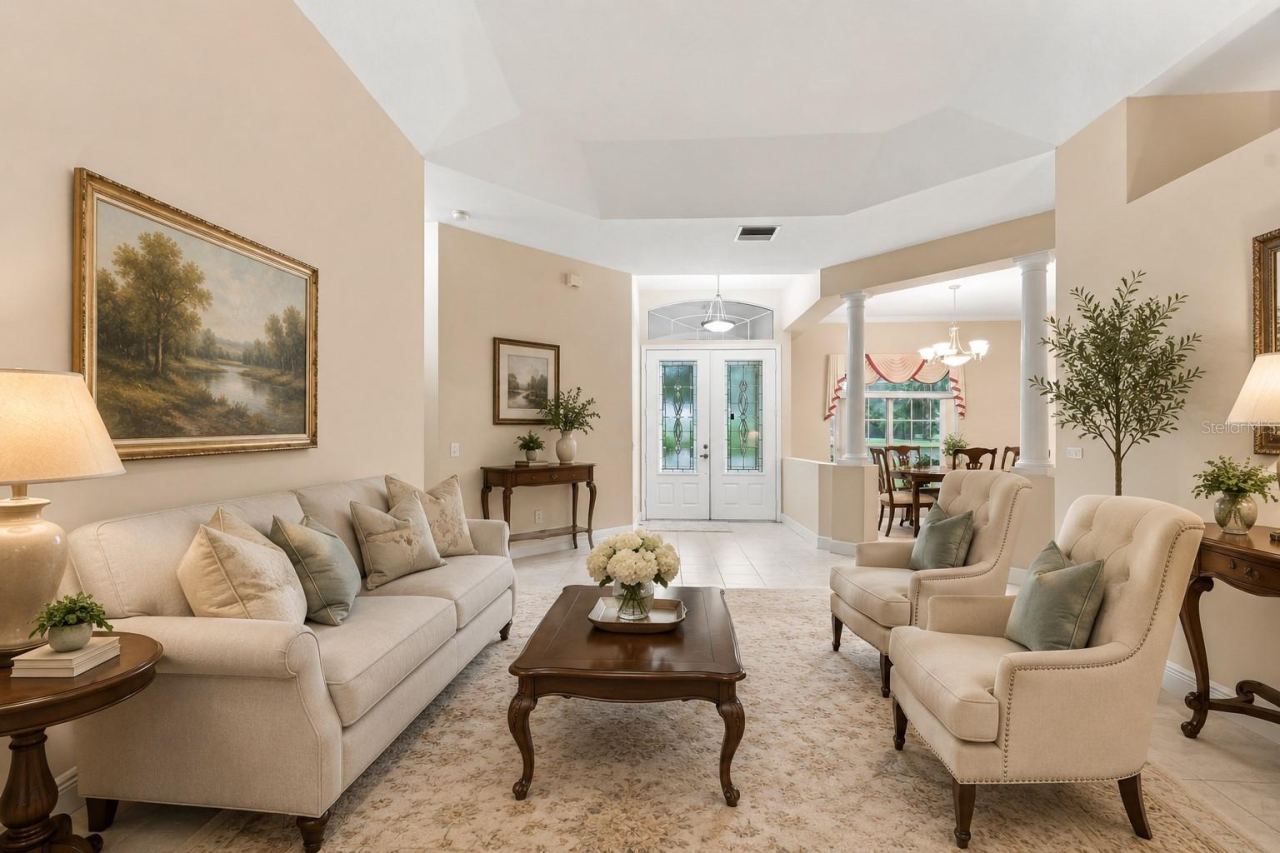 Photo 9 of 20: LIVING ROOM
