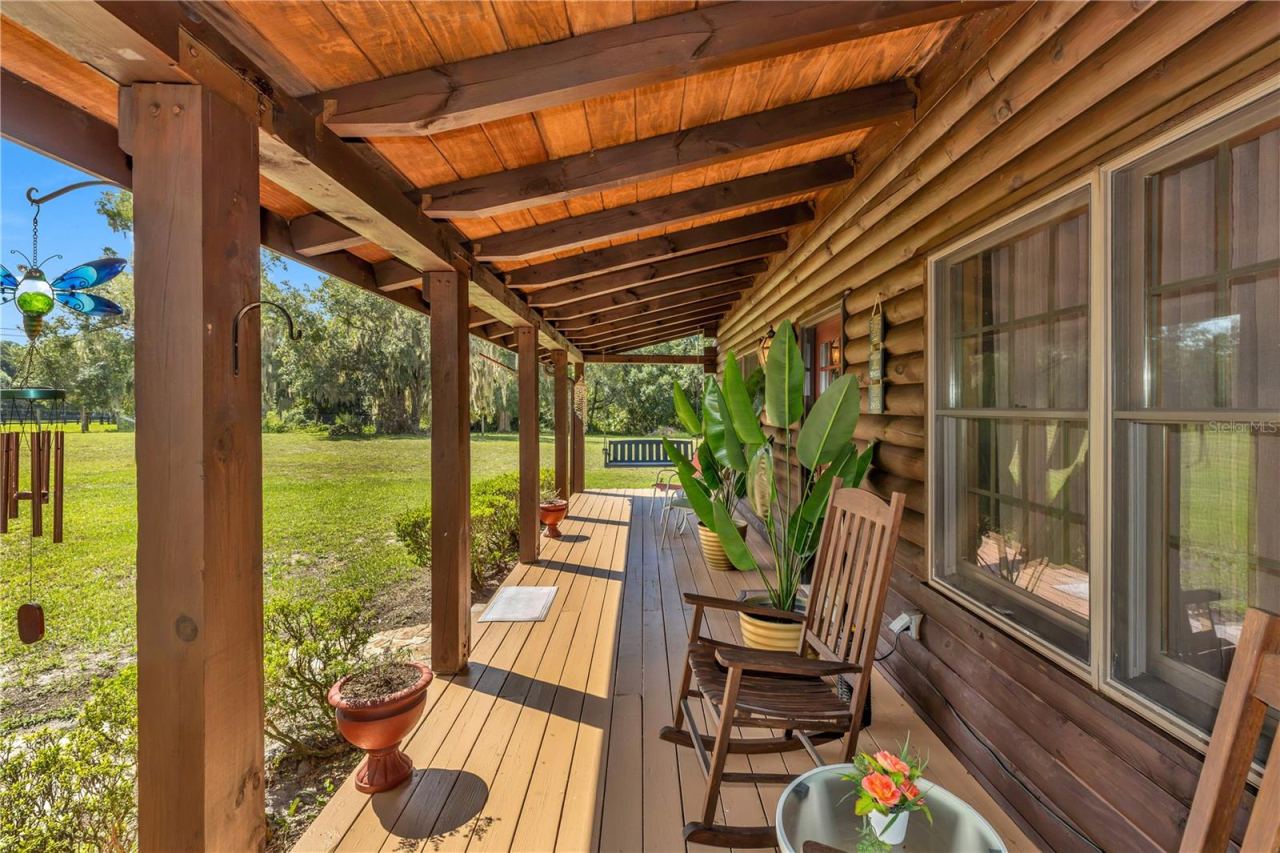 Photo 4 of 20: Front Porch