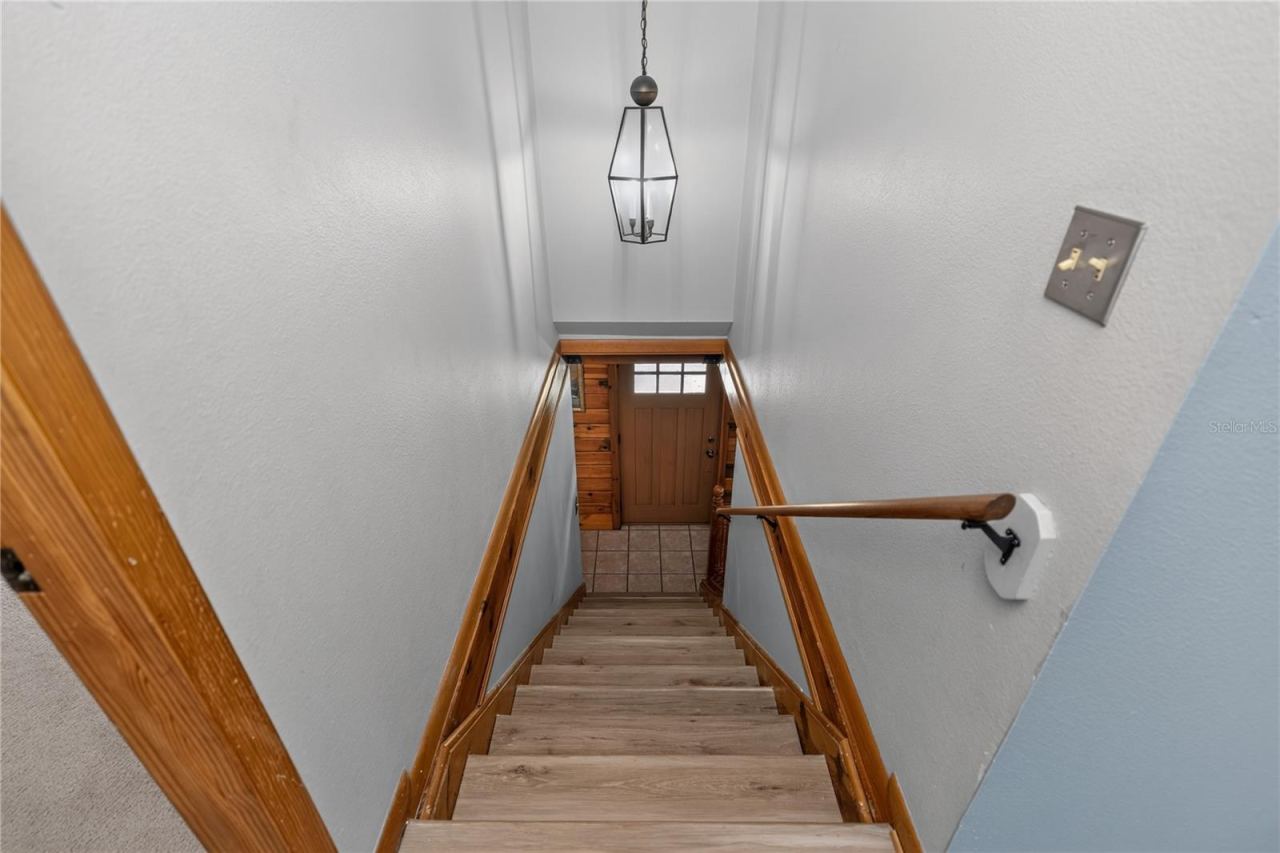 Photo 18 of 20: Second Floor to Front door