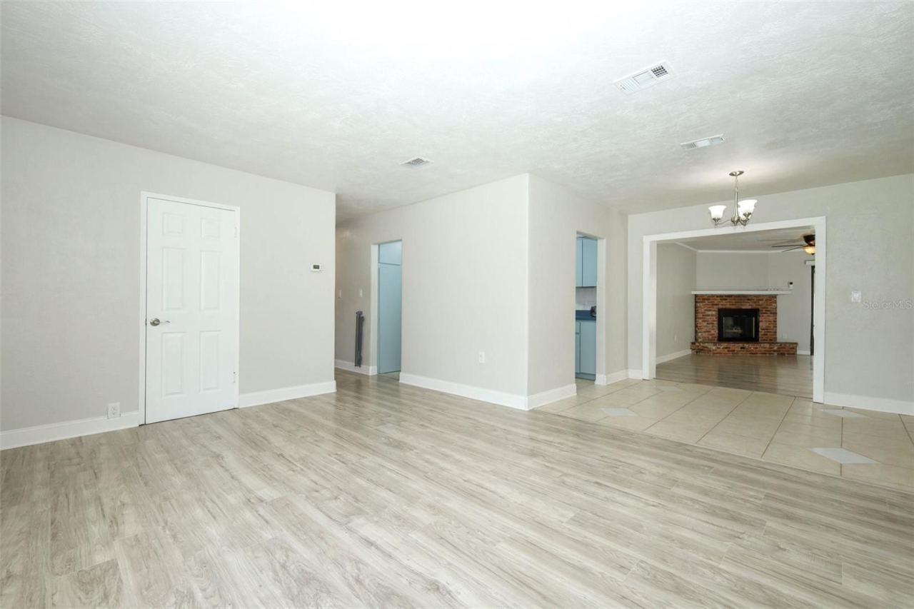 Photo 6 of 20: Large Dining Area