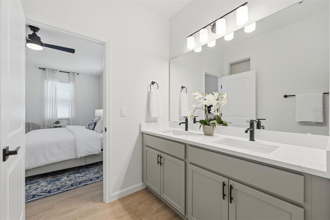 Photo 6 of 9: Primary Bathroom