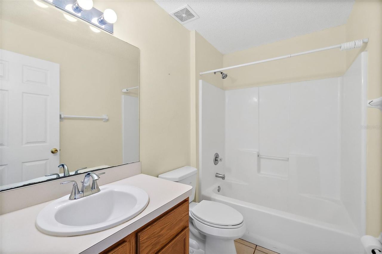 Photo 14 of 20: Guest Bathroom