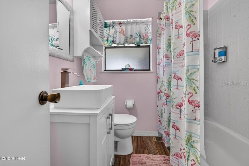 Photo 14 of 20: Full Bathroom