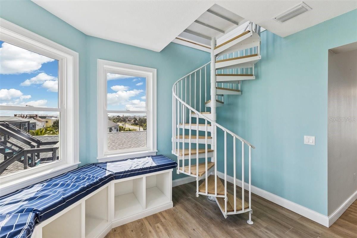 Photo 19 of 20: Stairs to 4th floor