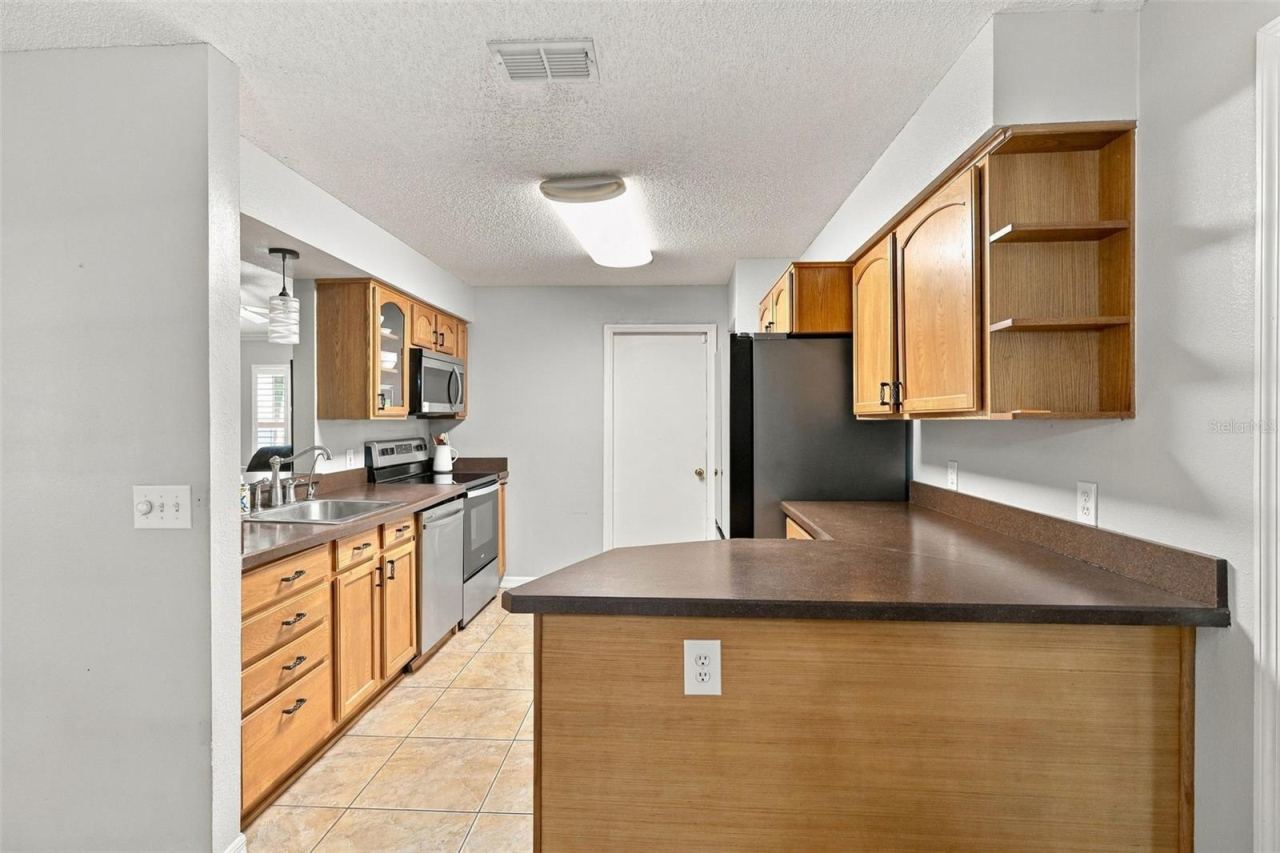Photo 7 of 20: KITCHEN