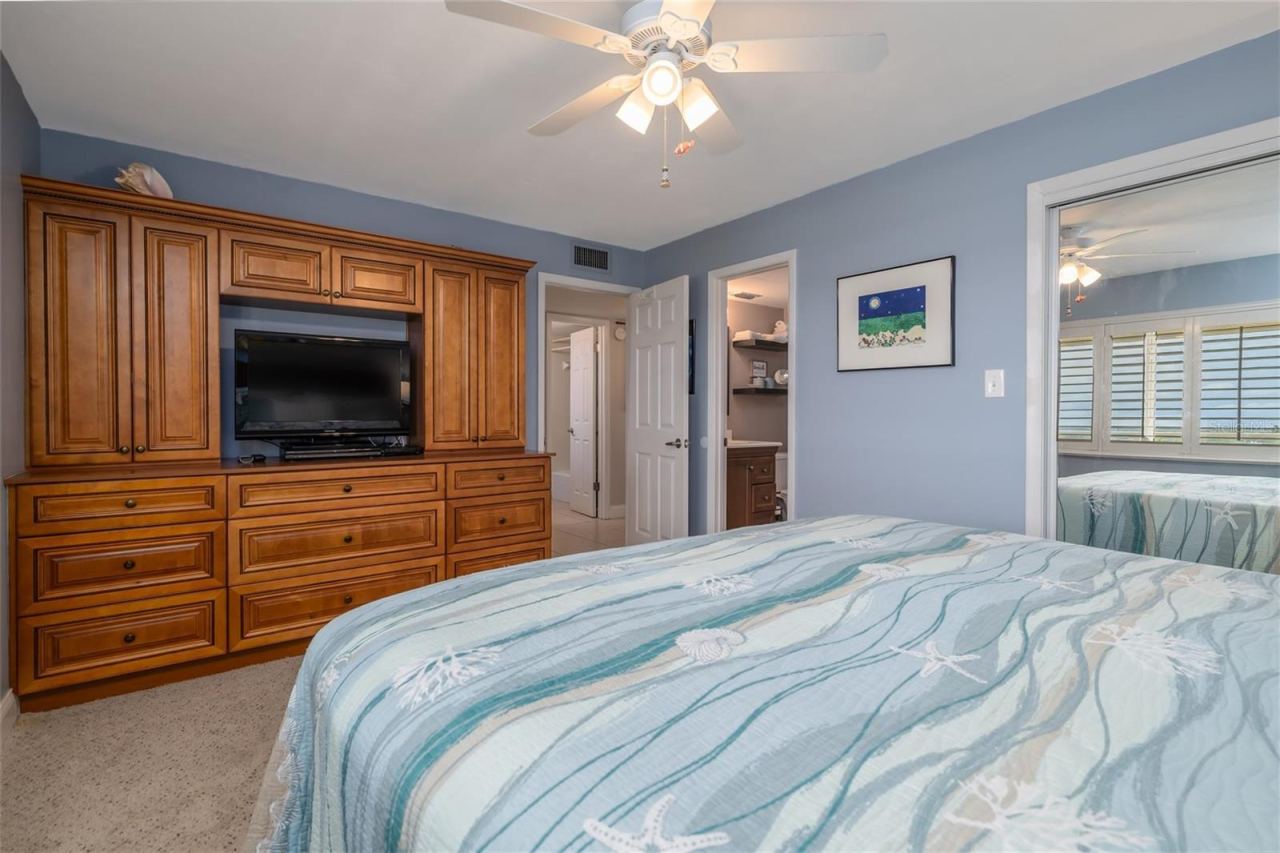 Photo 17 of 20: Primary Suite with Built-Ins