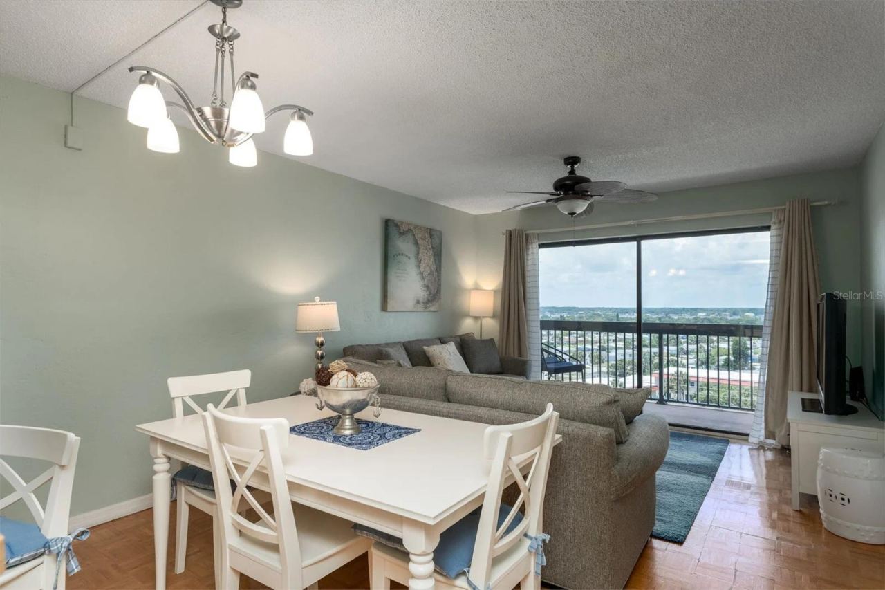 Photo 5 of 20: Combined Dining Room/Living Room