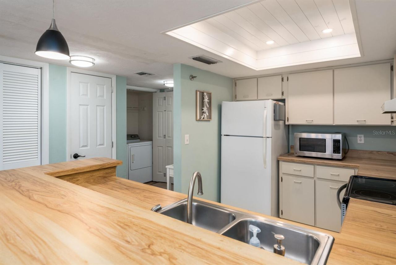 Photo 13 of 20: Kitchen with new trey ceiling