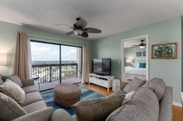 Photo 3 of 20: Living Room