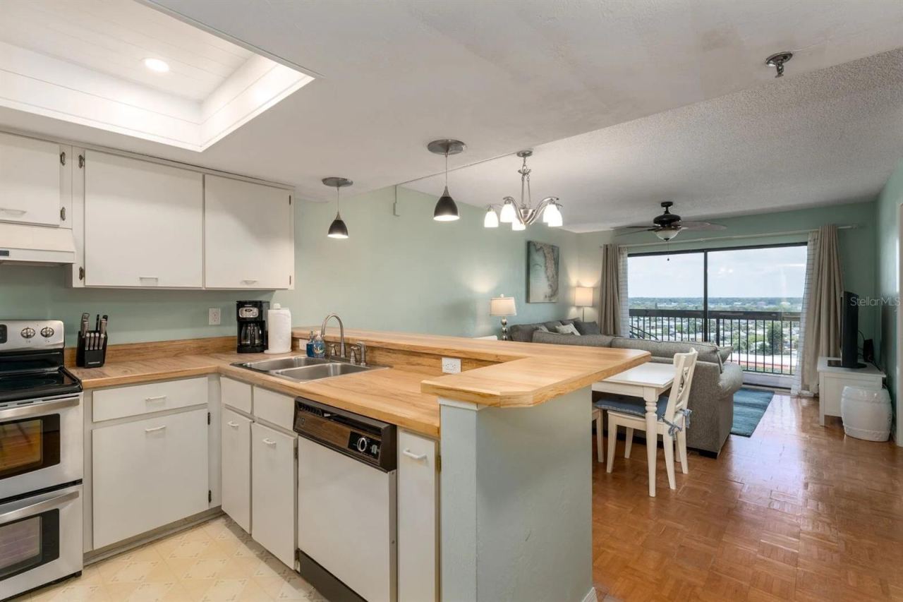 Photo 9 of 20: Kitchen View