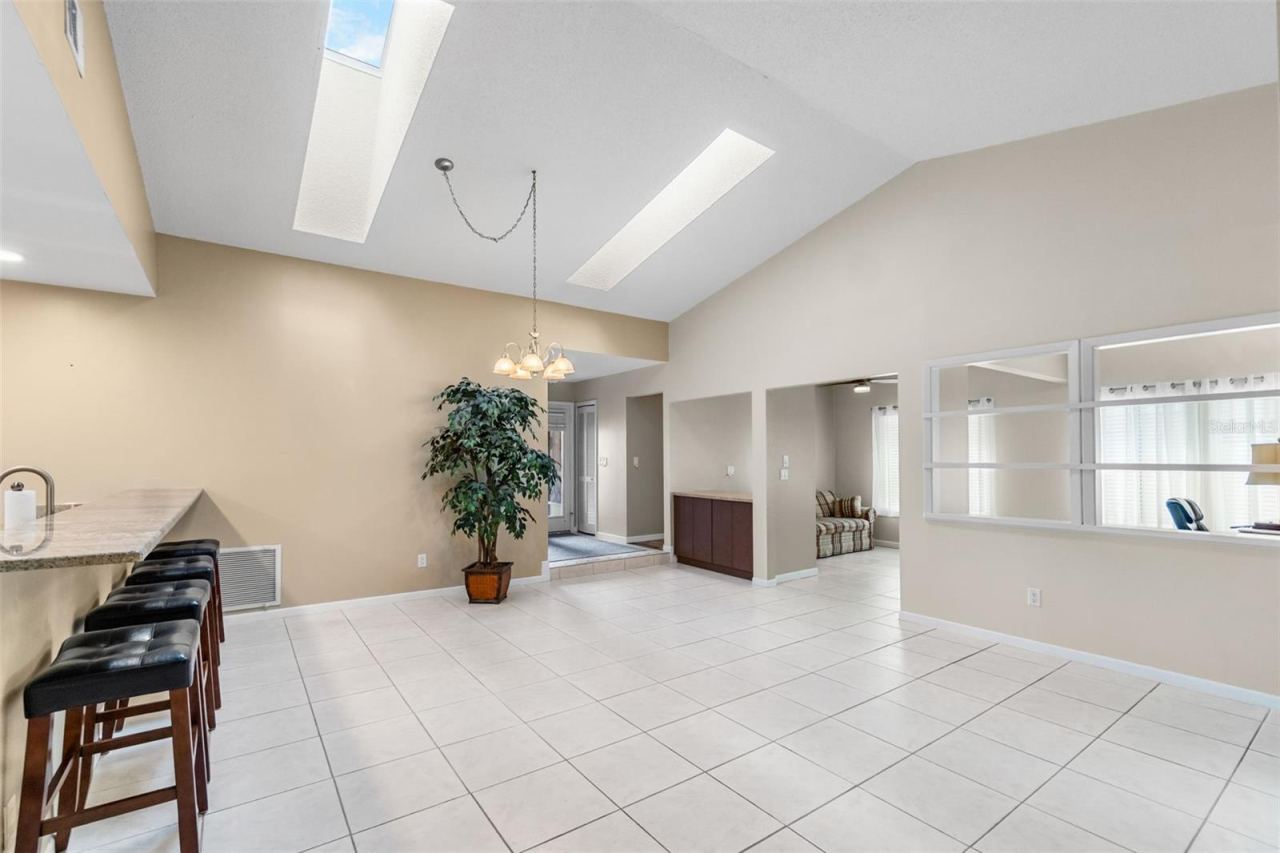 Photo 19 of 20: living/dining room