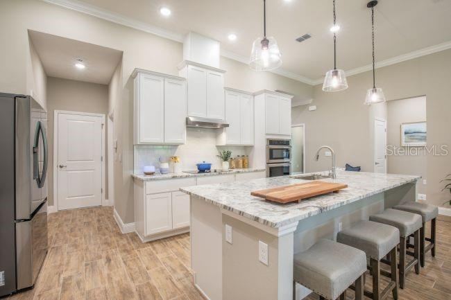 Photo 6 of 20: Model home - actual features may vary.