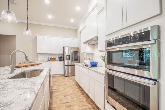 Photo 3 of 20: Model home - actual features may vary.