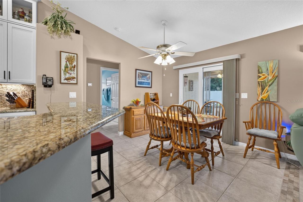 Photo 3 of 20: Dining Room