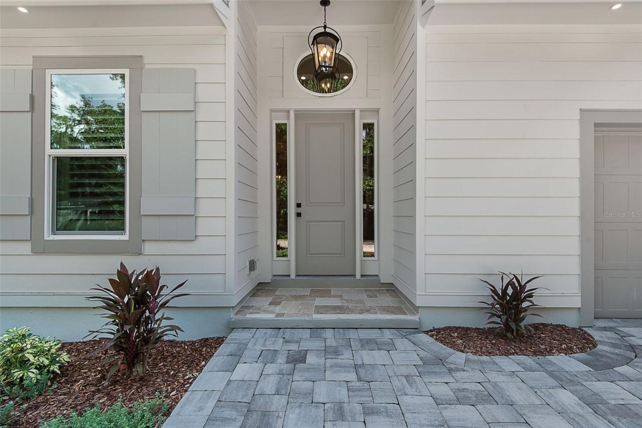 Photo 4 of 20: Front Door