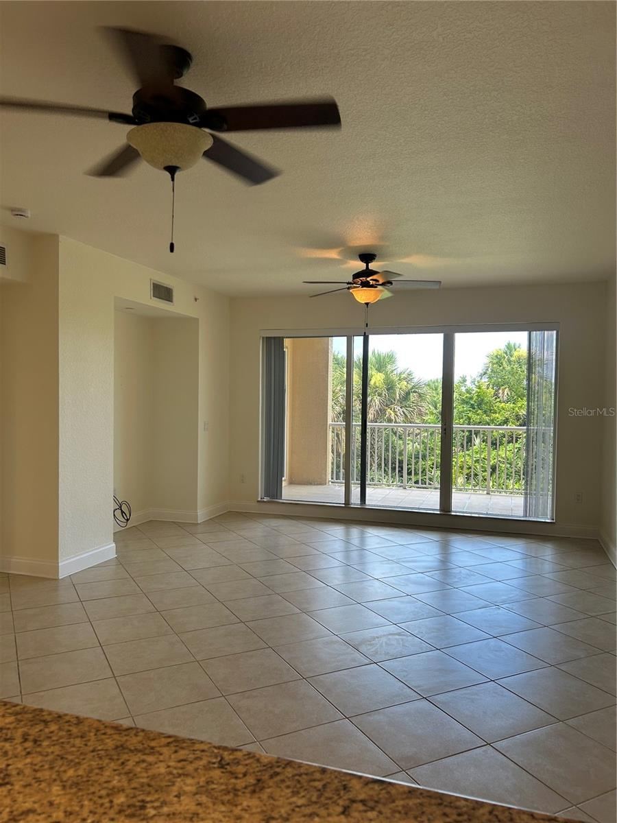 Photo 9 of 20: Freshly painted & tile floors steam cleaned!