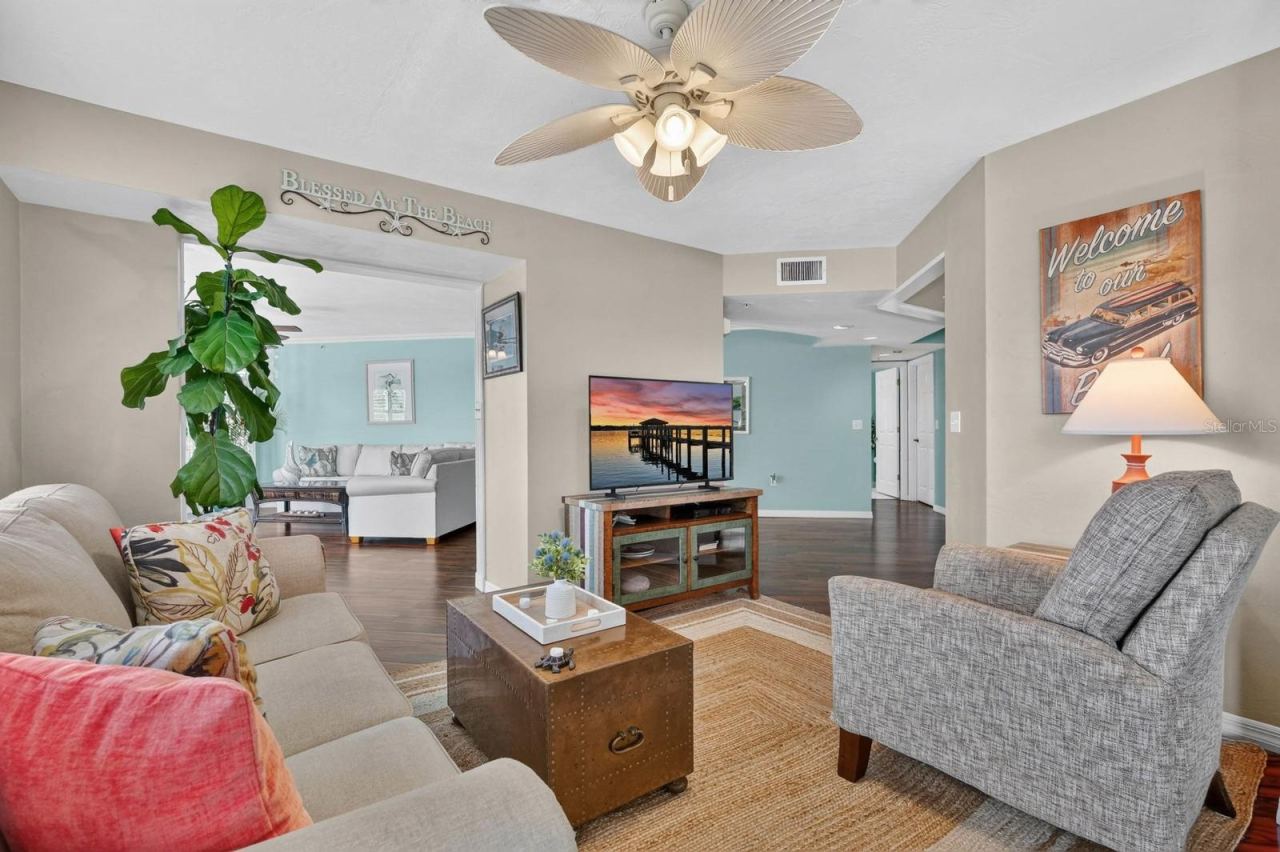 Photo 18 of 20: FAMILY ROOM