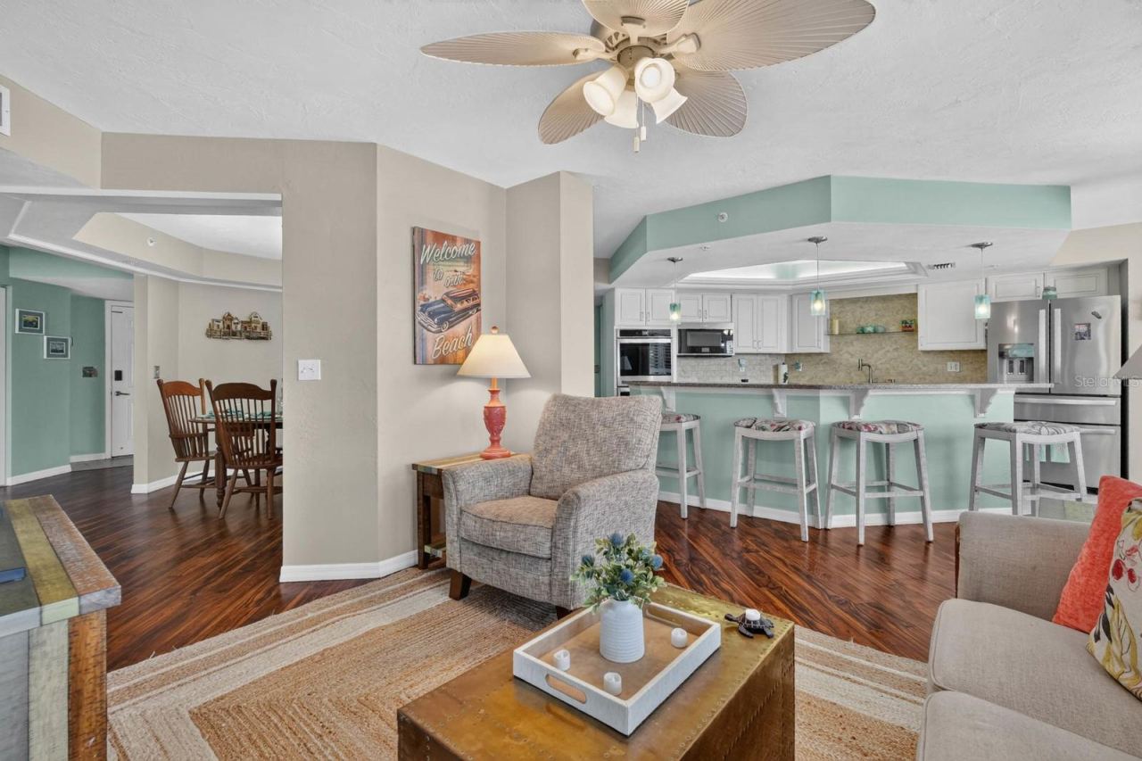 Photo 19 of 20: FAMILY ROOM