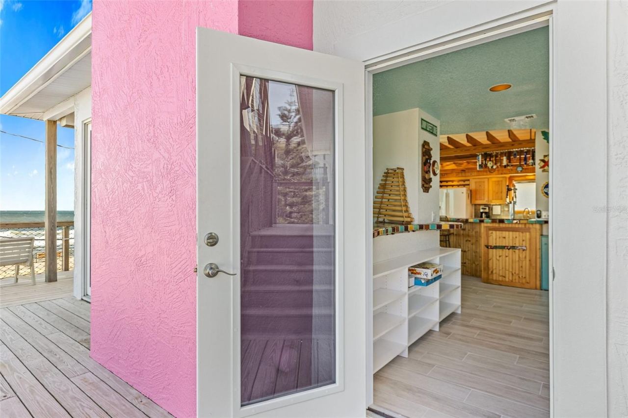 Photo 7 of 20: Main Living Entrance