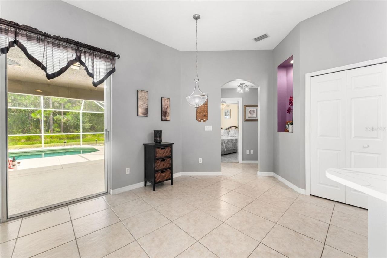 Photo 9 of 20: Great room
